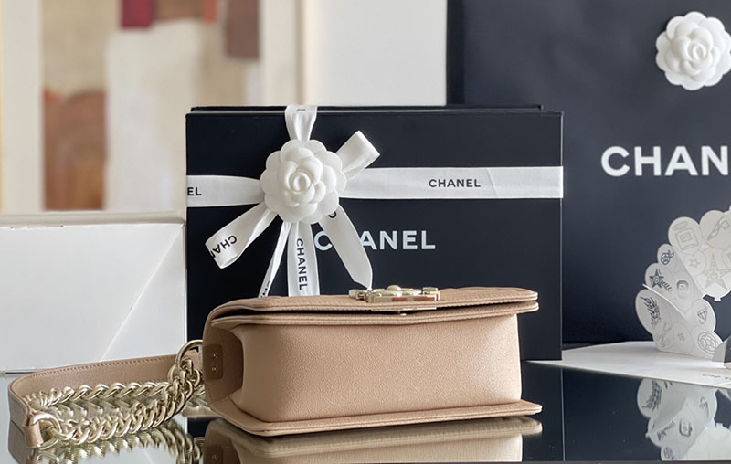シャネル 新作バッグ H品 CHANEL シェブロン ボーイシャネル20 チェーンウォレット Vステッチ モカベージュ 2520234 ボーイシャネル ミニ - 画像 (4)
