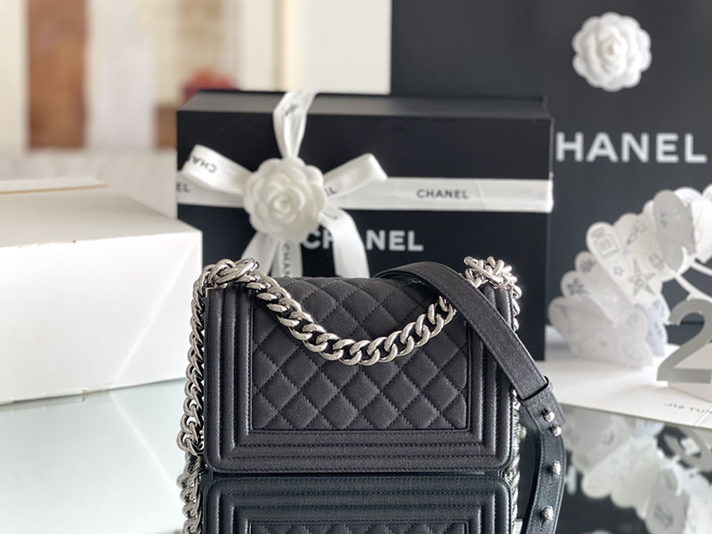 シャネル 新作バッグ H品 CHANEL シェブロン ボーイシャネル20 チェーンウォレット ブラック 2520236 ボーイシャネル チェーンウォレット - 画像 (9)