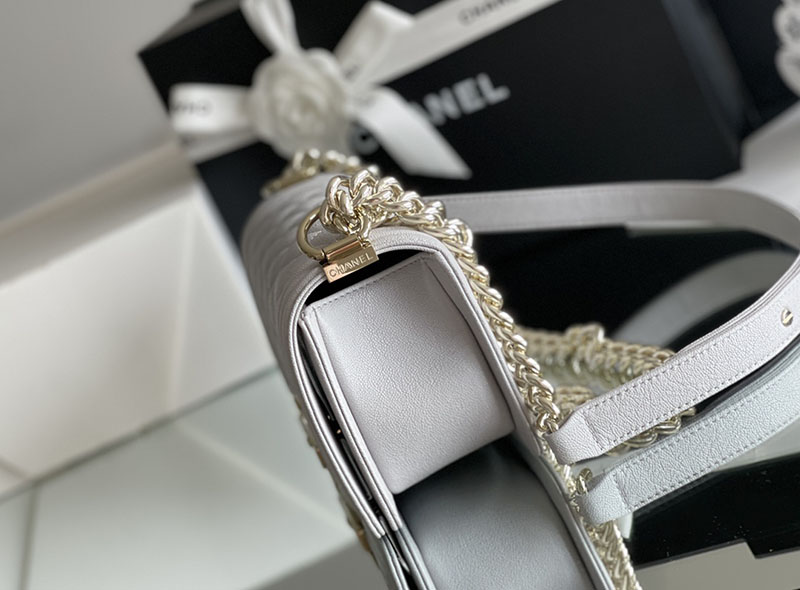 シャネル 新作バッグ H品 CHANEL シェブロン ボーイシャネル20 チェーンウォレット グレー 2520238 ボーイシャネル スモール - 画像 (6)