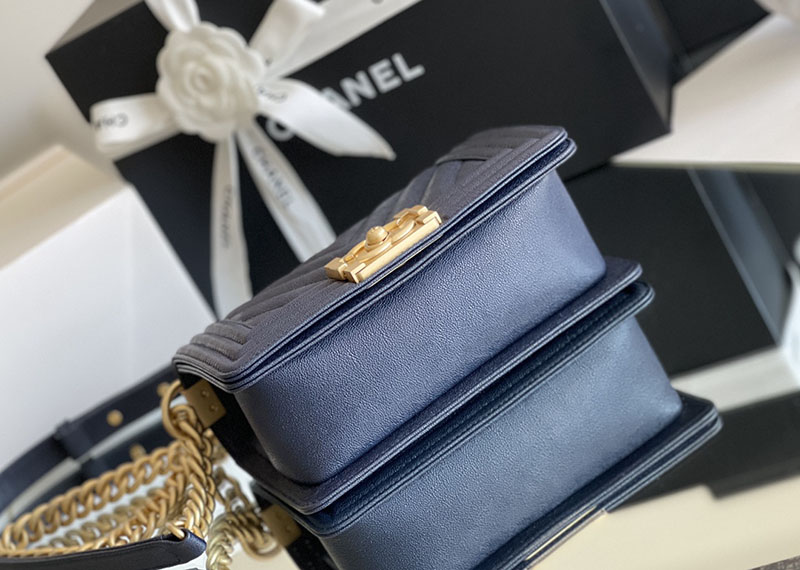 シャネル 新作バッグ H品 CHANEL シェブロン ボーイシャネル20 チェーンウォレット ブルー 2520243 チェーンウォレット ママ 人気 - 画像 (5)