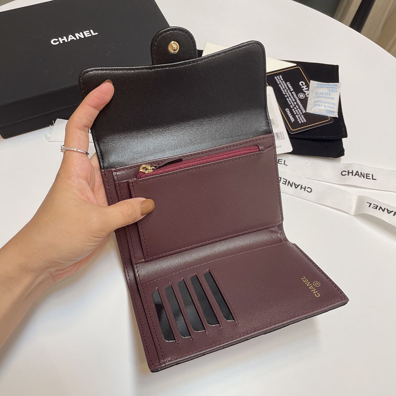 シャネルで人気の財布 CHANEL レディース MATELASSE マトラッセ ミディアム ココマーク メタルロゴ AP0232 Y01864 C3906 - 画像 (2)