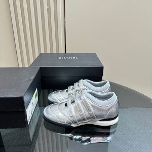 スニーカー 芸能人 レディース