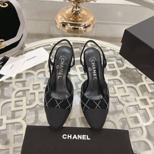 シャネル パンプス 値段