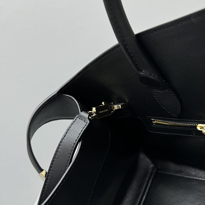 FERRAGAMO 新作バッグ フェラガモ バッグ アウトレット Hug ハンドバッグ(S) 215608 766758 Ferragamo バッグ アウトレット - 画像 (2)