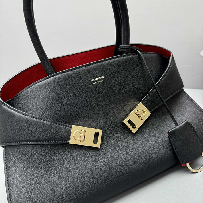 FERRAGAMO 新作バッグ フェラガモ バッグ アウトレット Hug ハンドバッグ(S) ブラック/バーガンディ 215608 767814 - 画像 (6)