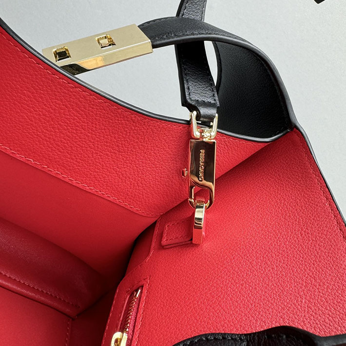 FERRAGAMO 新作バッグ フェラガモ バッグ アウトレット Hug ハンドバッグ(S) ブラック/バーガンディ 215608 767814 - 画像 (4)