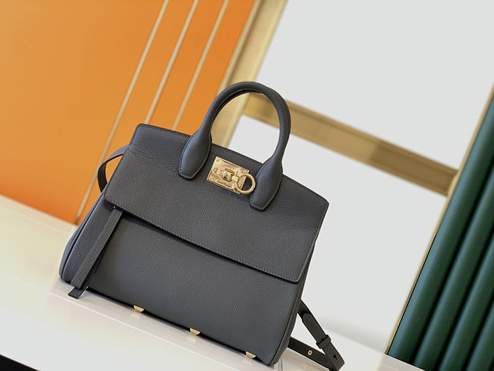 レディース ferragamo バッグ人気