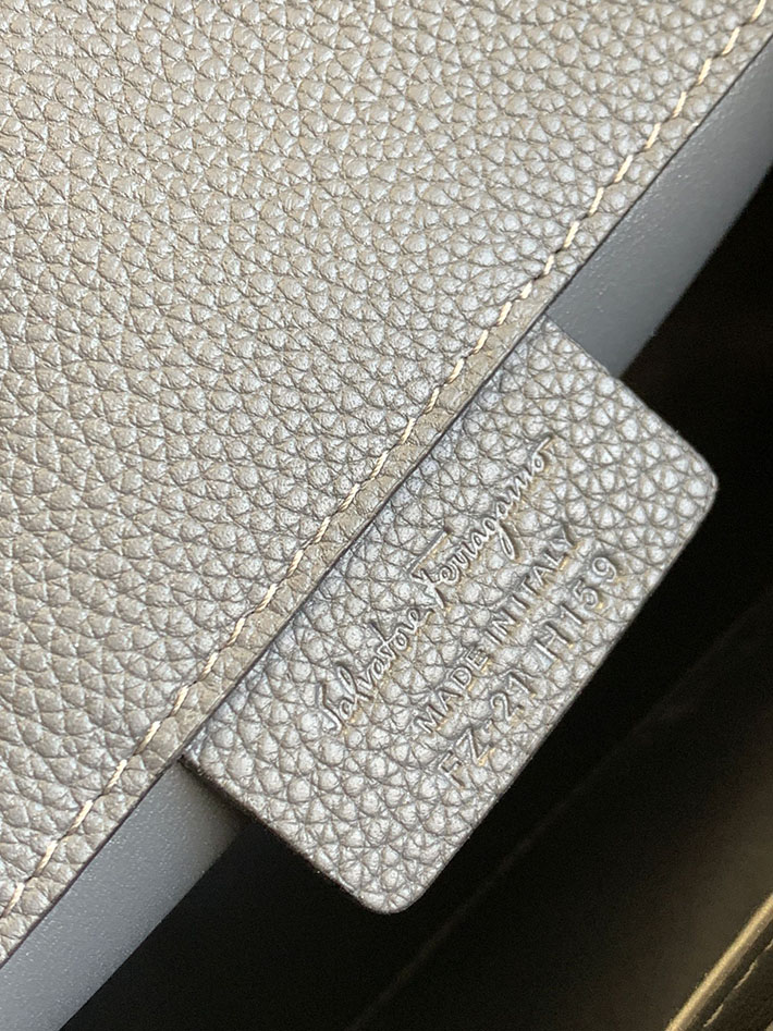 FERRAGAMO 新作バッグ フェラガモ バッグ アウトレット Ferragamo Studio bag (M) 21H159 2520513 レディース ferragamo バッグ人気 - 画像 (7)