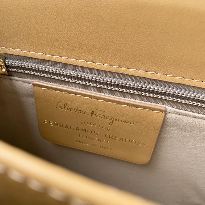 FERRAGAMO 新作バッグ フェラガモ バッグ アウトレット アイコニック トップハンドル (S) Camel 212193 749024 - 画像 (7)