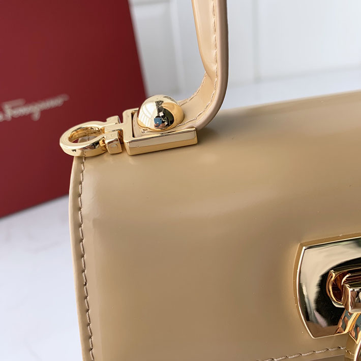 FERRAGAMO 新作バッグ フェラガモ バッグ アウトレット アイコニック トップハンドル (S) Camel 212193 749024 - 画像 (6)