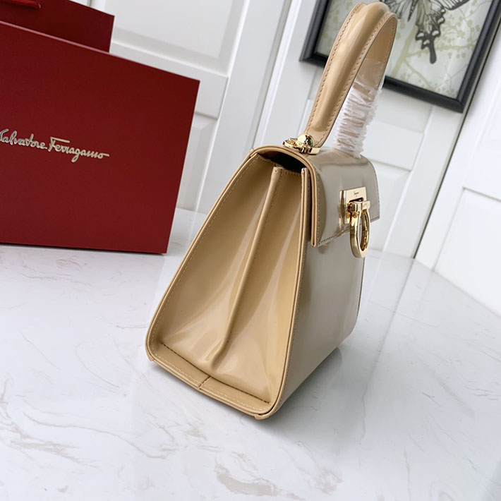 FERRAGAMO 新作バッグ フェラガモ バッグ アウトレット アイコニック トップハンドル (S) Camel 212193 749024 - 画像 (5)