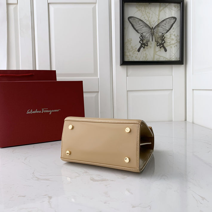 FERRAGAMO 新作バッグ フェラガモ バッグ アウトレット アイコニック トップハンドル (S) Camel 212193 749024 - 画像 (3)