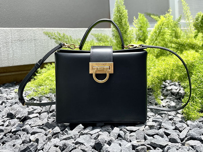 ferragamo ヴァラリボン バッグ