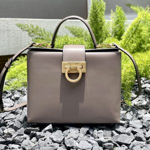 ヴァラリボン ショルダーバッグ
