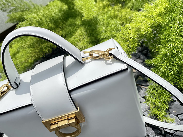 FERRAGAMO 新作バッグ フェラガモ バッグ アウトレット ハンドバッグ 2WAY TRIFOLIO BOX BAG スカイブルー 2520535 ferragamo ヴァラリボン トートバッグ - 画像 (8)