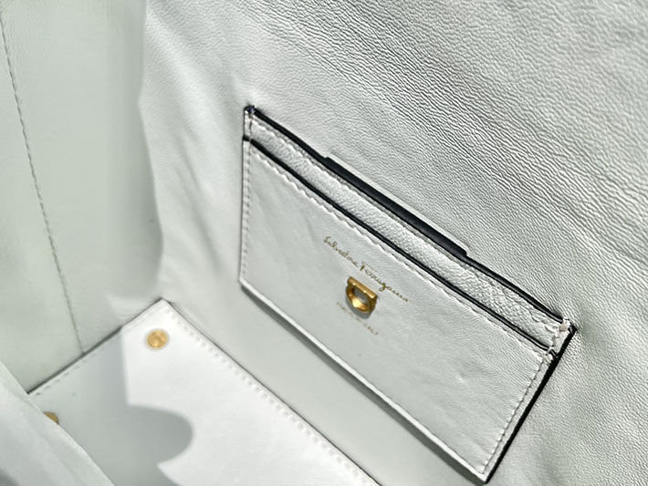 FERRAGAMO 新作バッグ フェラガモ バッグ アウトレット ハンドバッグ 2WAY TRIFOLIO BOX BAG スカイブルー 2520535 ferragamo ヴァラリボン トートバッグ - 画像 (5)