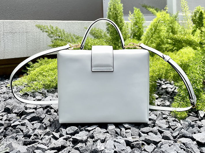 FERRAGAMO 新作バッグ フェラガモ バッグ アウトレット ハンドバッグ 2WAY TRIFOLIO BOX BAG スカイブルー 2520535 ferragamo ヴァラリボン トートバッグ - 画像 (2)