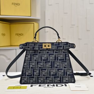 フェンディ ピーカブー 定価
