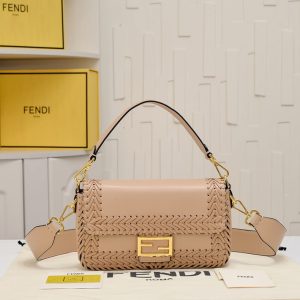 フェンディ マンマバケット 定価