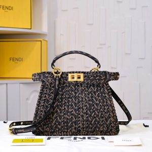 フェンディ ピーカブー 定価