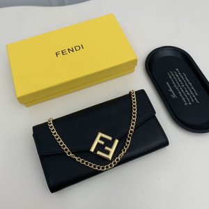 fendi チェーンウォレット