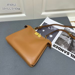 フェンディ ピーカブー 定価
