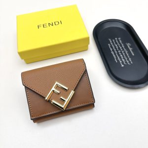 フェンディ 三 つ折り財布 口コミ