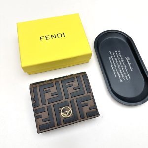 フェンディ 財布 二つ折り