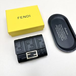 fendi フラグメントケース レディース