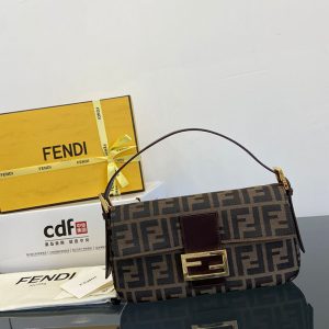 フェンディ ズッカ柄 ショルダーバッグ