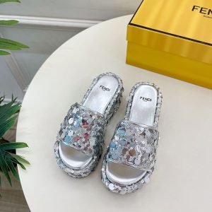 御殿場アウトレット フェンディ 値段