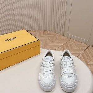 フェンディ スニーカー 白