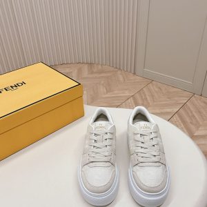 スニーカー レディース 人気ブランド