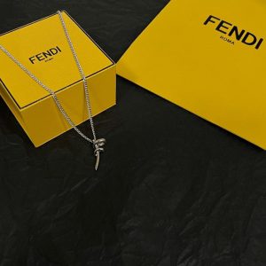 フェンディ ネックレス 目黒蓮
