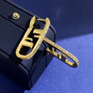 ピアス ブランド 20代