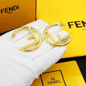 ピアス ブランド 10代