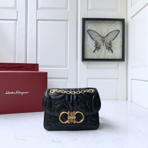 レディース ferragamo バッグ人気