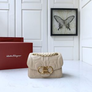 Ferragamo バッグ アウトレット