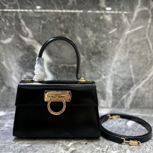 ferragamo バッグ人気