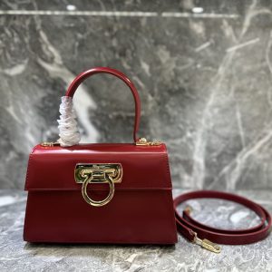 FERRAGAMO バッグ 新作