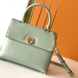 FERRAGAMO バッグ 新作
