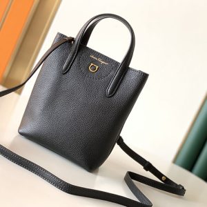 フェラガモ ハンドバッグ 黒