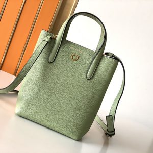 フェラガモ ミニショルダーバッグ