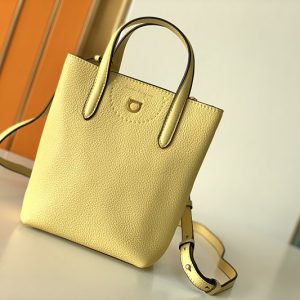 フェラガモ ミニバッグ