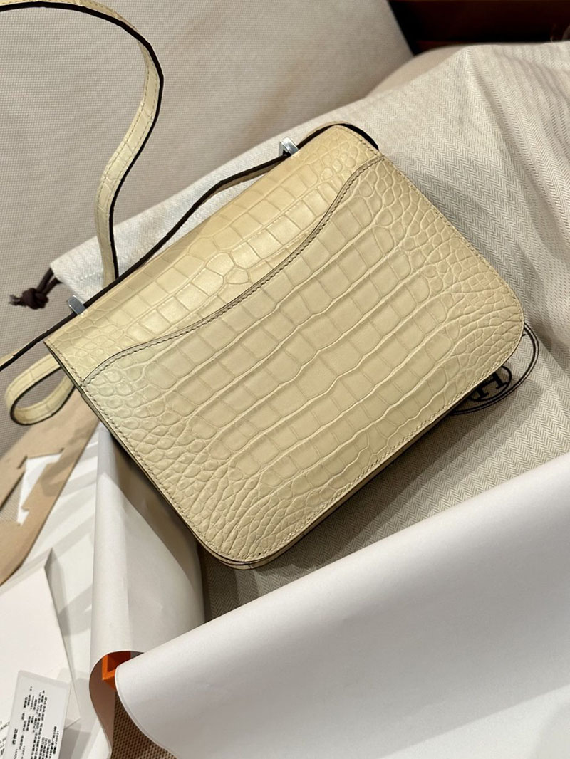 エルメス アウトレット 店舗 HERMES コンスタンス3 ミニ ヴァニラ クロコダイル アリゲーターマット シルバー金具 2520845 エルメス コンスタンス クロコ - 画像 (5)