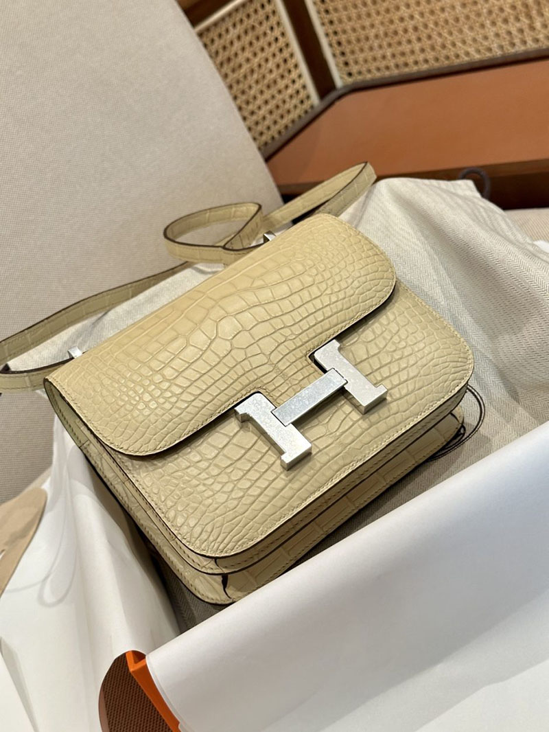 エルメス アウトレット 店舗 HERMES コンスタンス3 ミニ ヴァニラ クロコダイル アリゲーターマット シルバー金具 2520845 エルメス コンスタンス クロコ - 画像 (13)