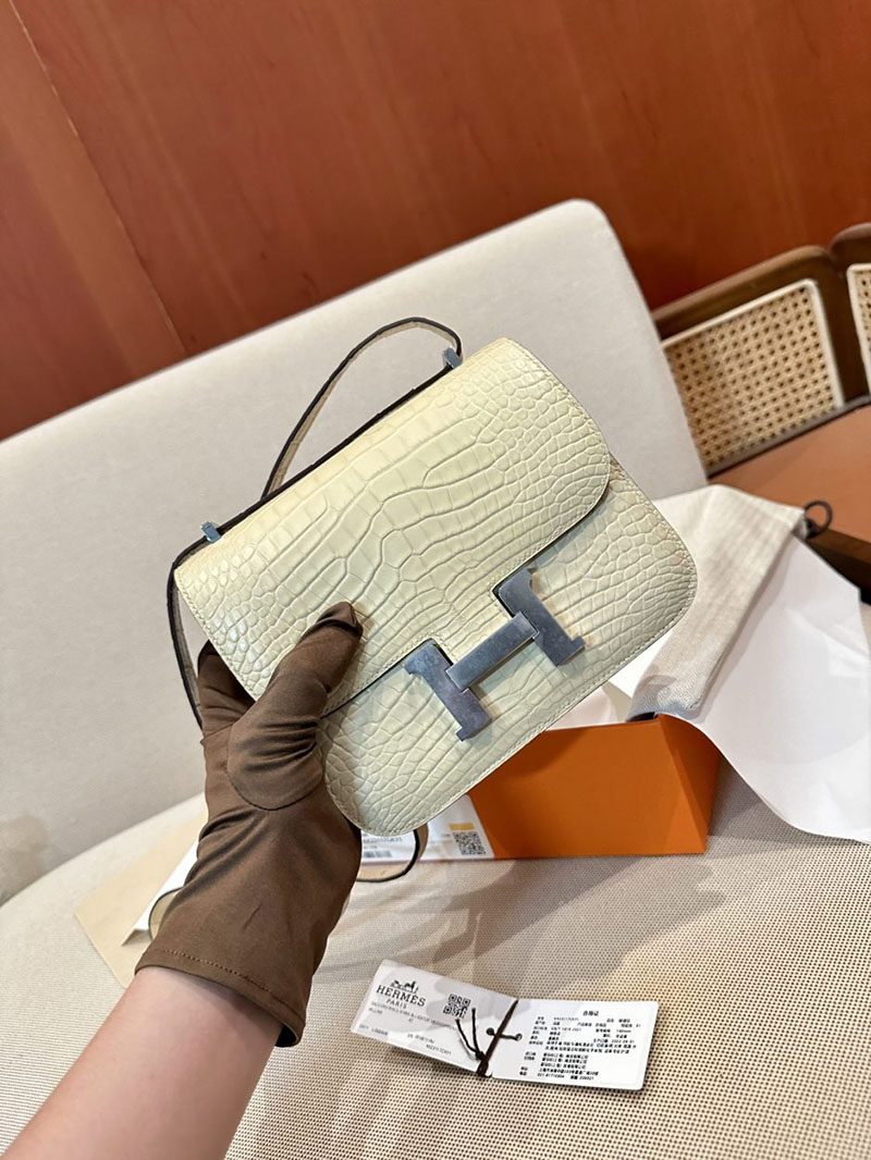 エルメス アウトレット 店舗 HERMES コンスタンス3 ミニ ヴァニラ クロコダイル アリゲーターマット シルバー金具 2520845 エルメス コンスタンス クロコ - 画像 (12)