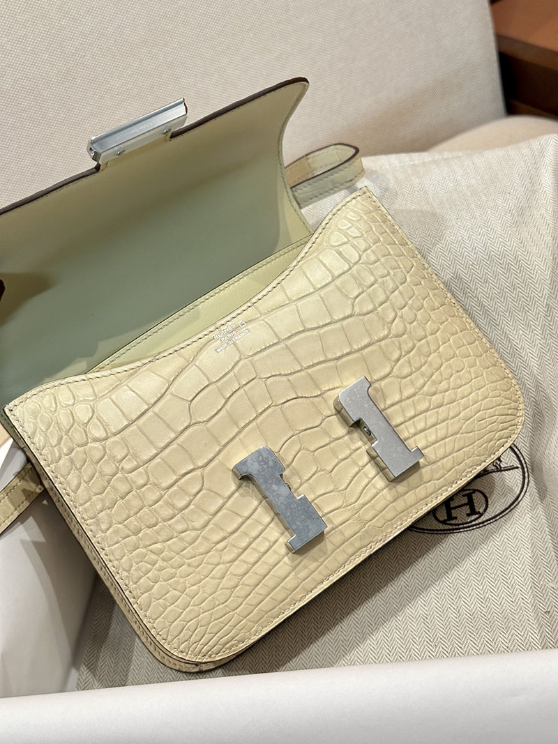 エルメス アウトレット 店舗 HERMES コンスタンス3 ミニ ヴァニラ クロコダイル アリゲーターマット シルバー金具 2520845 エルメス コンスタンス クロコ - 画像 (9)