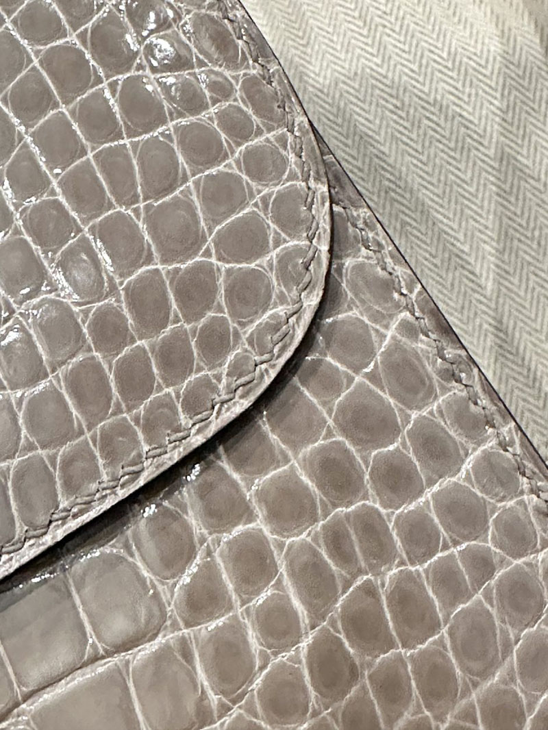 エルメス アウトレット 店舗 HERMES コンスタンス3 ミニ トゥルティールグレー クロコダイル アリゲーターマット ゴールド金具 2520846 コンスタンス クロコ 定価 - 画像 (2)
