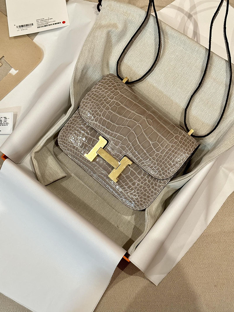 エルメス アウトレット 店舗 HERMES コンスタンス3 ミニ トゥルティールグレー クロコダイル アリゲーターマット ゴールド金具 2520846 コンスタンス クロコ 定価 - 画像 (11)